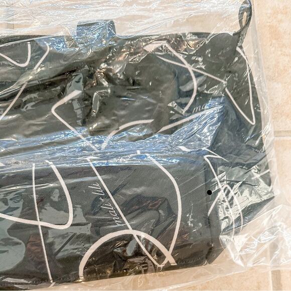 Mali & Lili Black and White Geometric Print Weekender Bag, NWT, MSRP $128 - Picture 5 of 7